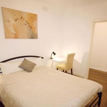 Sunny House - Melbourne Airport Home ภายนอก รูปภาพ