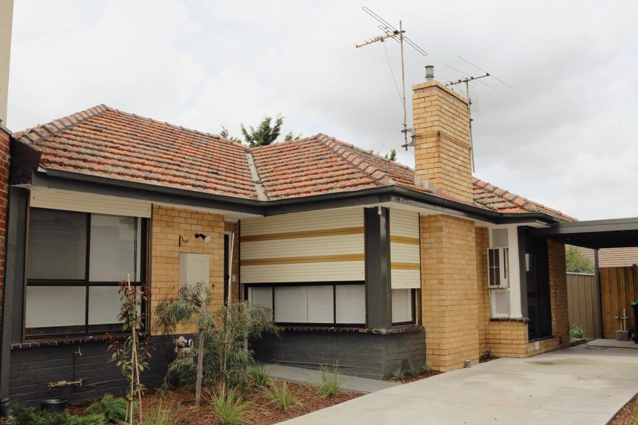 Sunny House - Melbourne Airport Home ภายนอก รูปภาพ