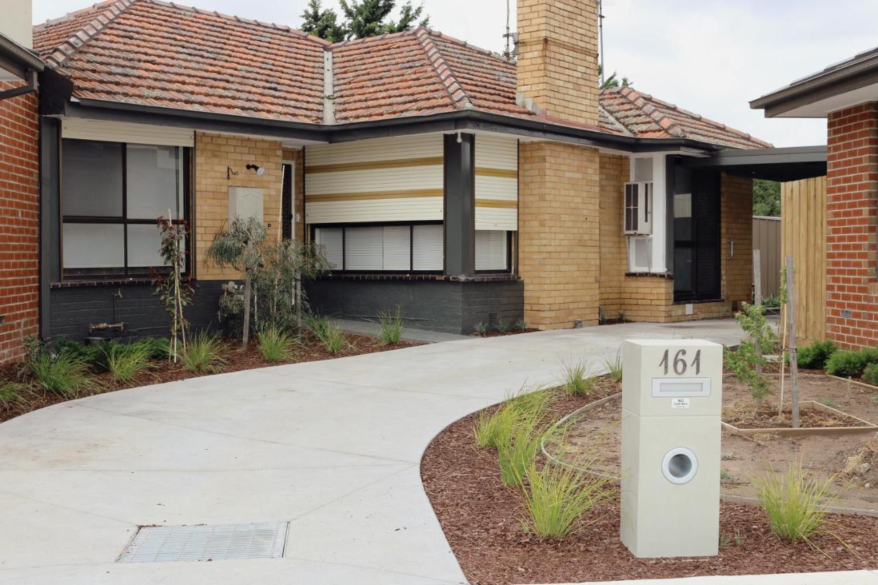 Sunny House - Melbourne Airport Home ภายนอก รูปภาพ