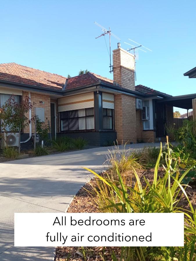 Sunny House - Melbourne Airport Home ภายนอก รูปภาพ