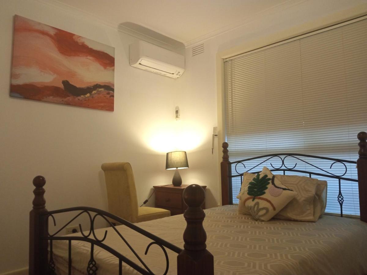 Sunny House - Melbourne Airport Home ภายนอก รูปภาพ