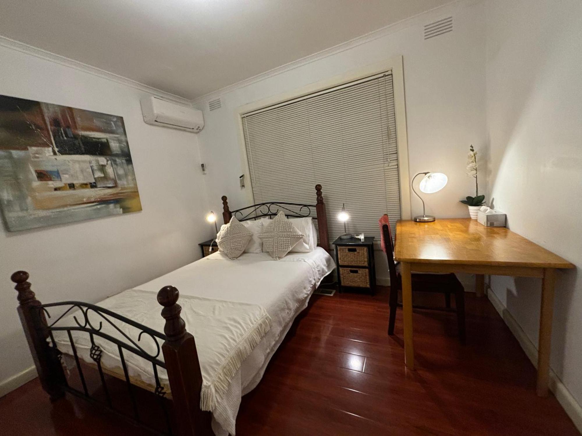 Sunny House - Melbourne Airport Home ภายนอก รูปภาพ