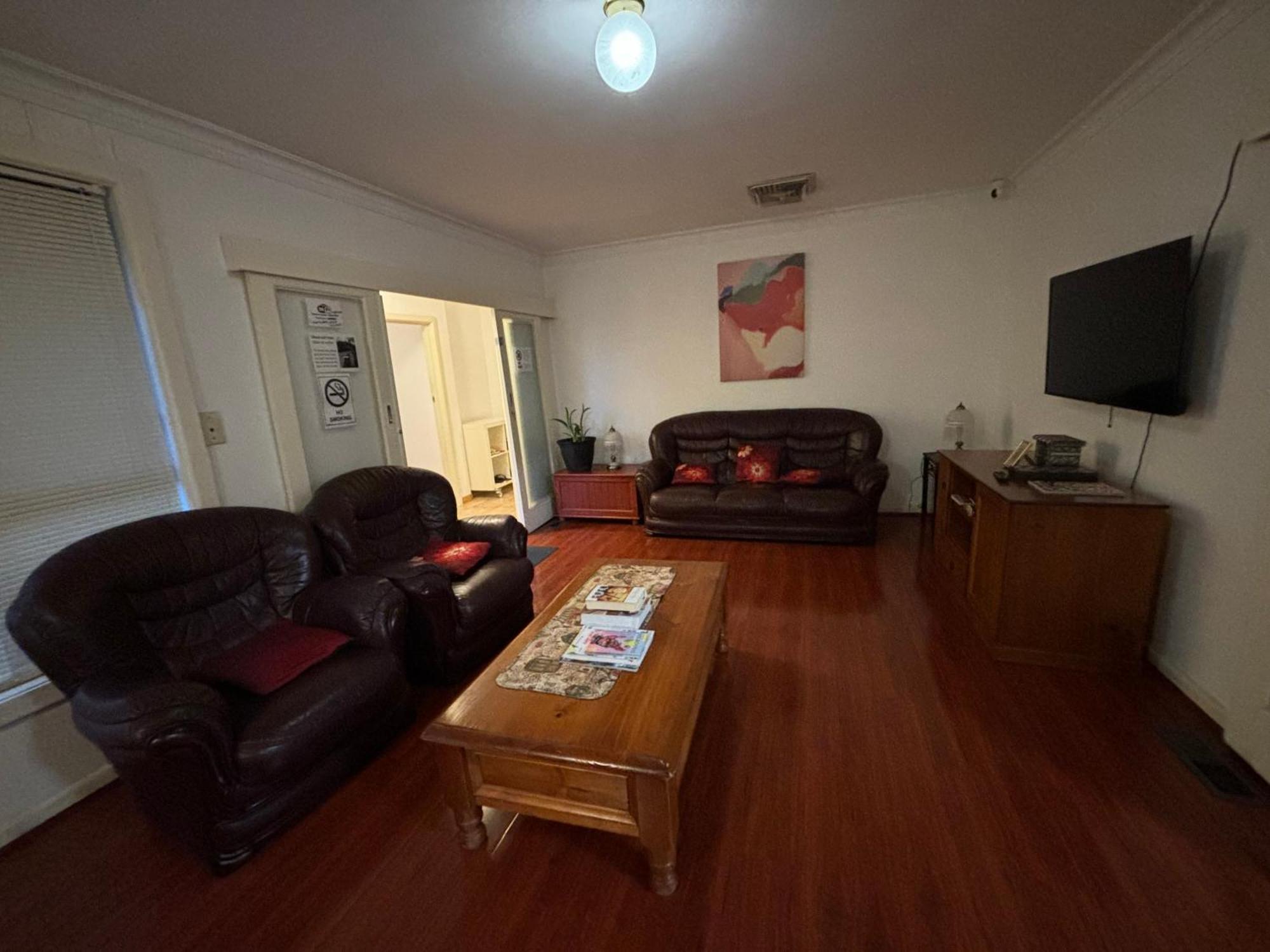Sunny House - Melbourne Airport Home ภายนอก รูปภาพ