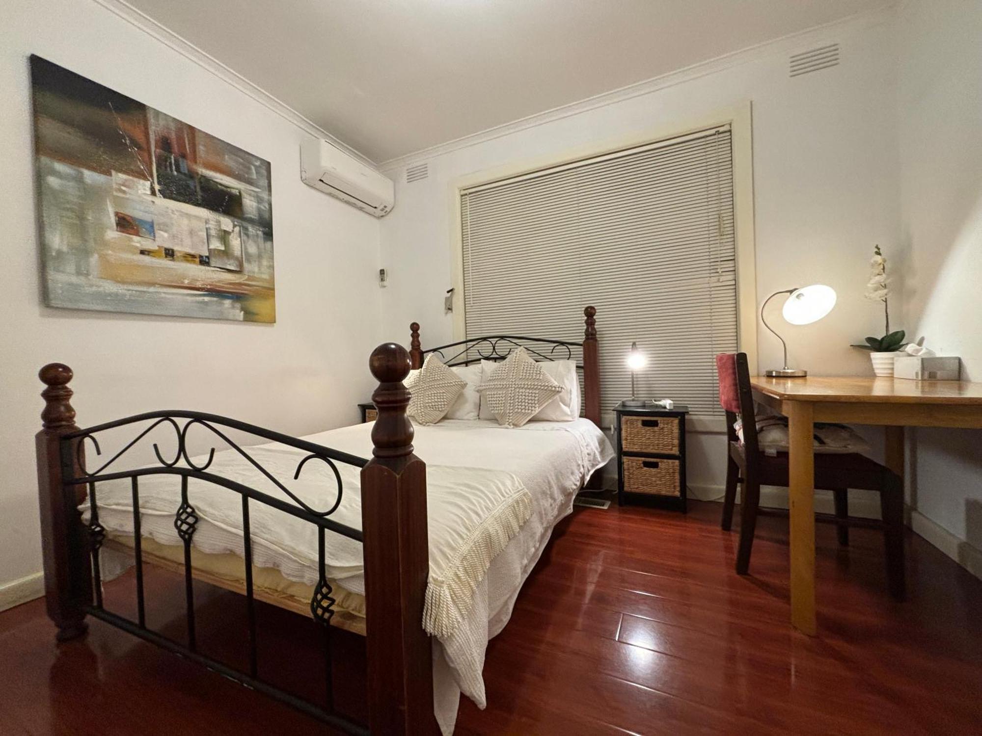 Sunny House - Melbourne Airport Home ภายนอก รูปภาพ
