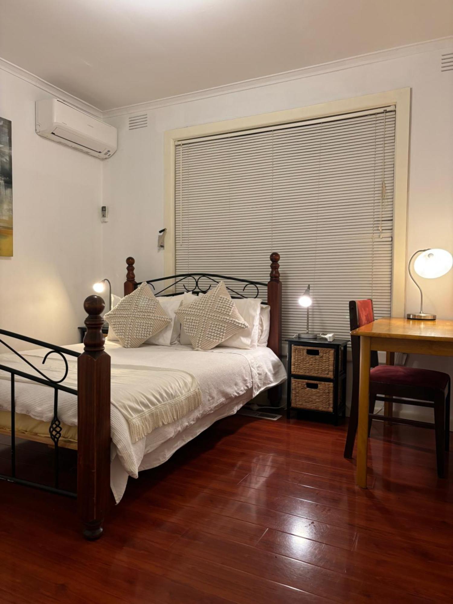 Sunny House - Melbourne Airport Home ภายนอก รูปภาพ